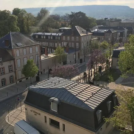 Avenue De Champagne Private Parking *