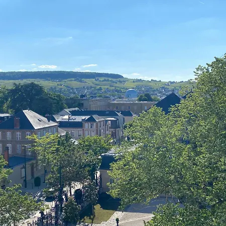 Avenue De Champagne Private Parking Apartament