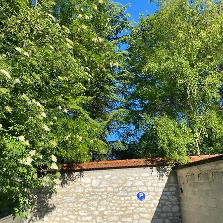 Avenue De Champagne Private Parking Эперне