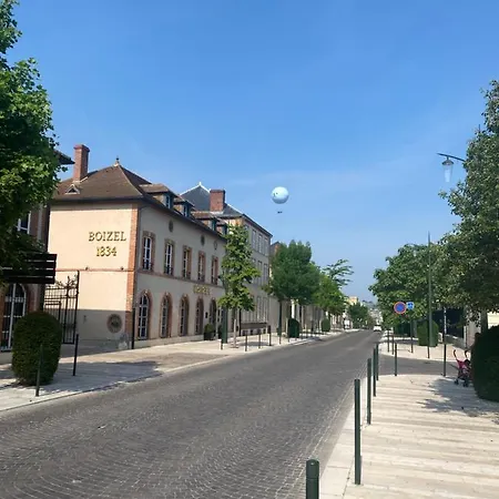 Avenue De Champagne Private Parking Апартаменты *
