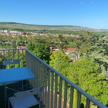 Avenue De Champagne Private Parking Épernay