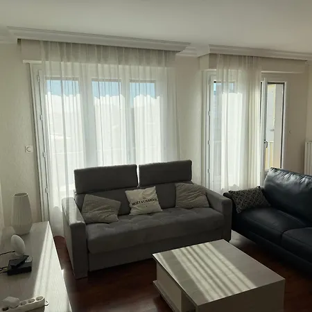 Avenue De Champagne Private Parking Apartment