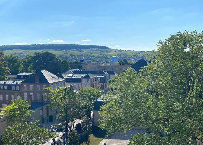 Avenue De Champagne Private Parking Apartment