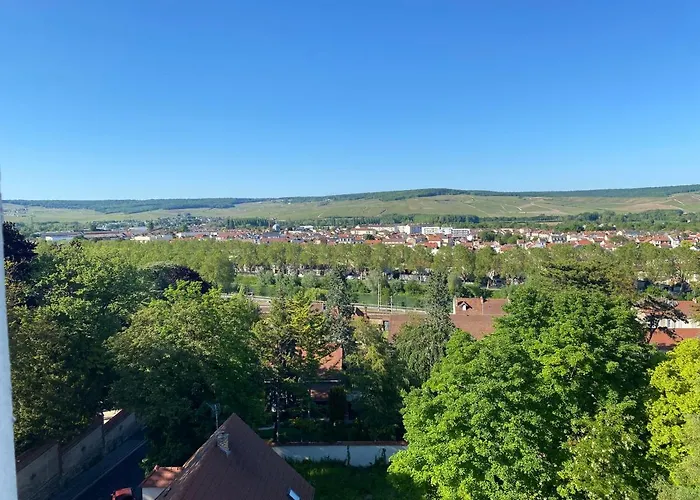 Avenue De Champagne Private Parking Apartment