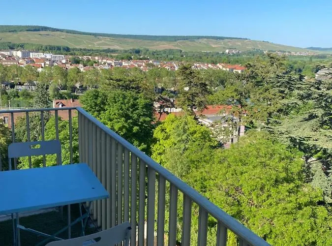 Avenue De Champagne Private Parking Épernay